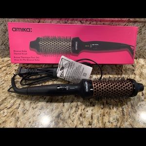 Amika thermal blowout babe brush